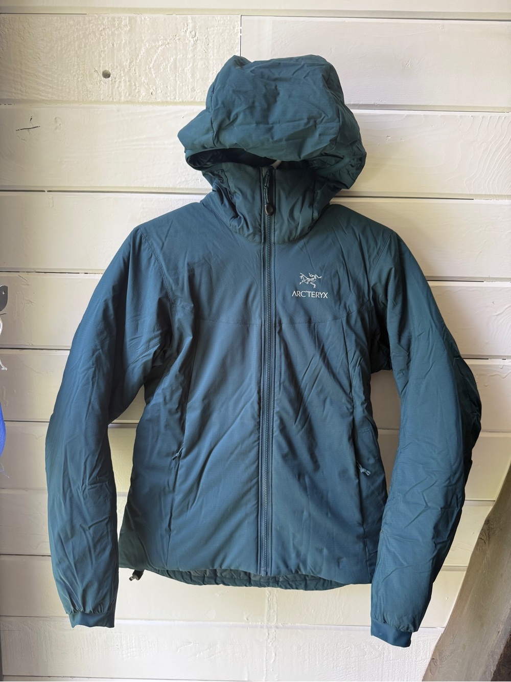 Arc'teryx Women's Atom AR Teal Zip-Up Hooded Jacket